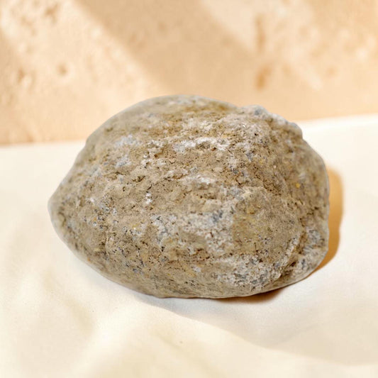 Géode Naturelle ouverte 8cm – Forme Brute & Reliefs Minéraux