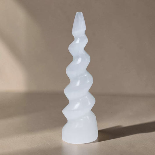 Tour Licorne en Sélénite 15cm – Sculpture Minérale Spirale