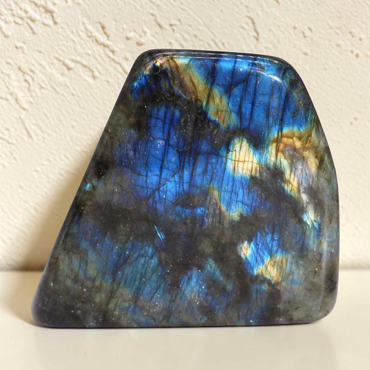 Labradorite de Madagascar 900–1100g – Pierre Décorative d'Exception