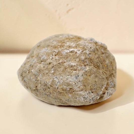 Géode Naturelle ouverte 8cm – Forme Brute & Reliefs Minéraux