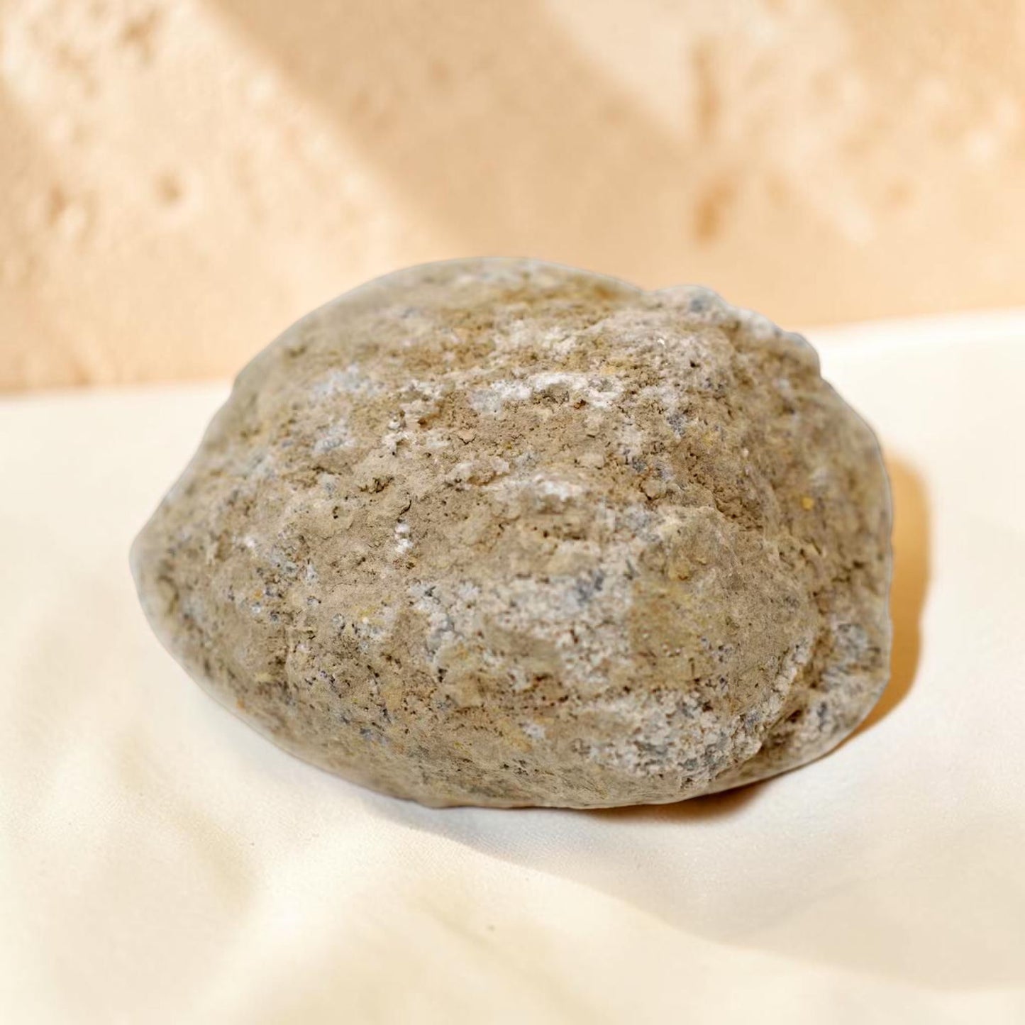 Géode Naturelle ouverte 8cm – Forme Brute & Reliefs Minéraux