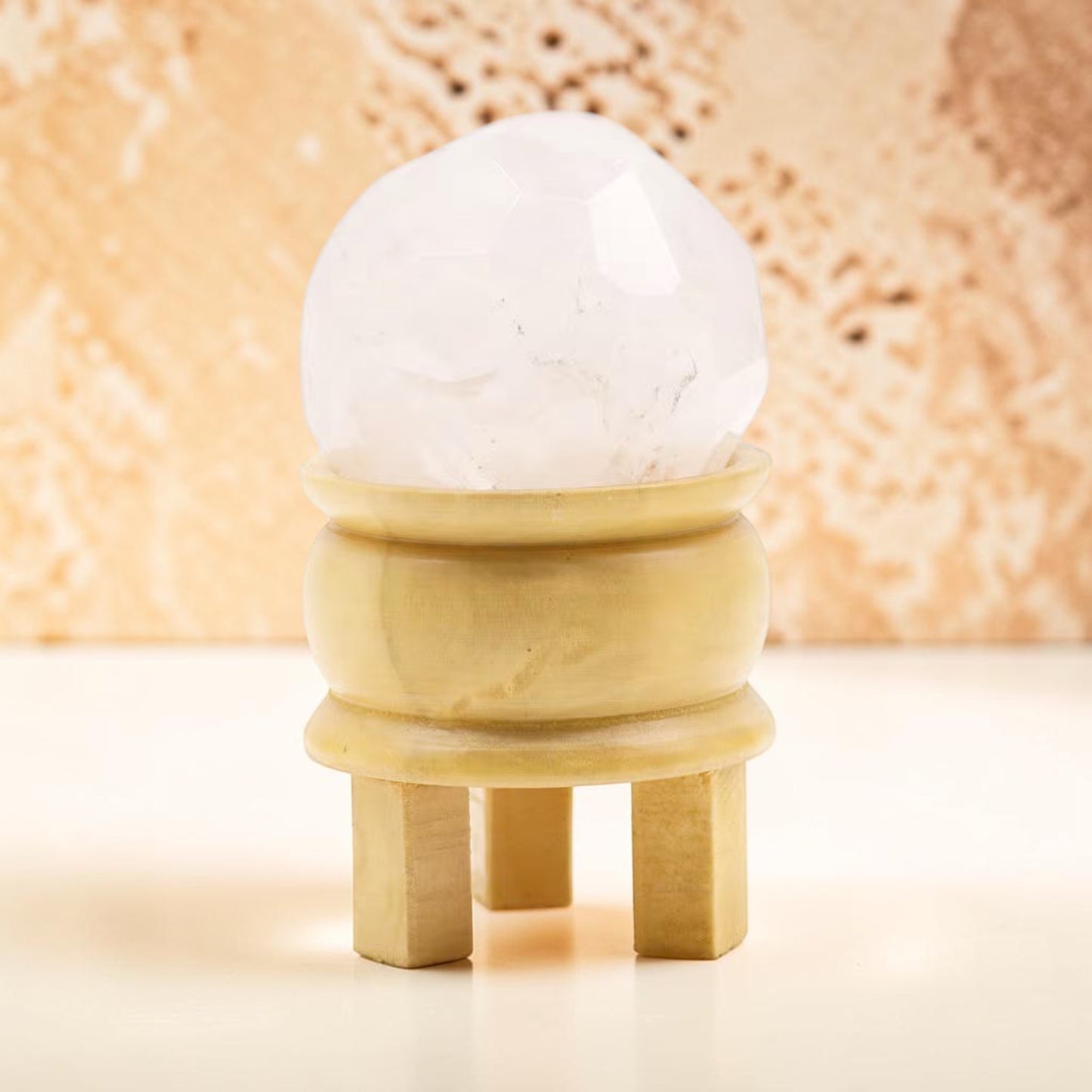 Sphère Facettée en Cristal de Roche sur Socle – Pierre Naturelle Décorative
