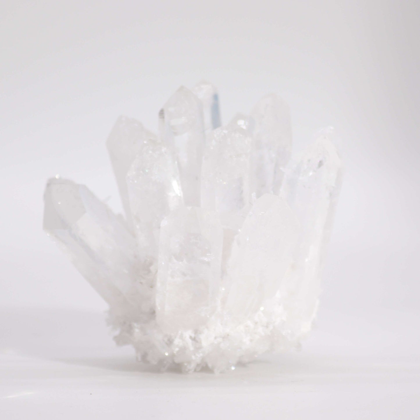 Cluster de Quartz Clair 8cm – Cristaux & Décoration Minérale