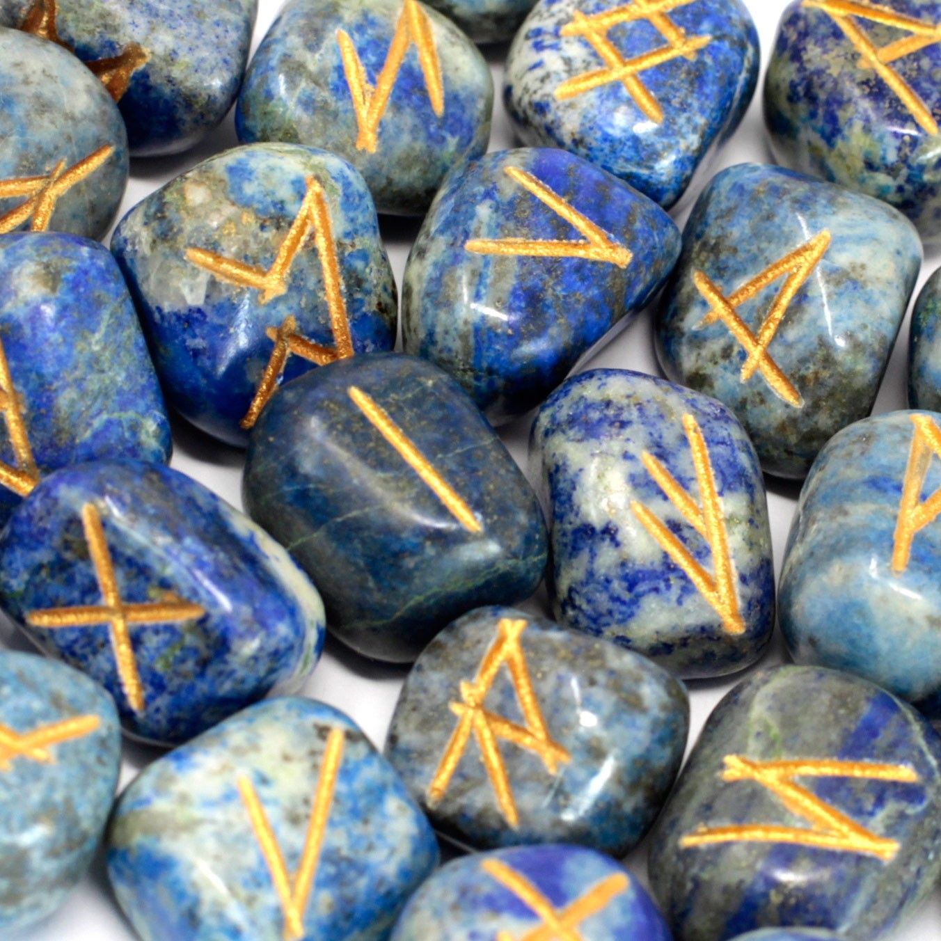 Coffret de Runes en Lapis Lazuli – Pierres Gravées & Pochette