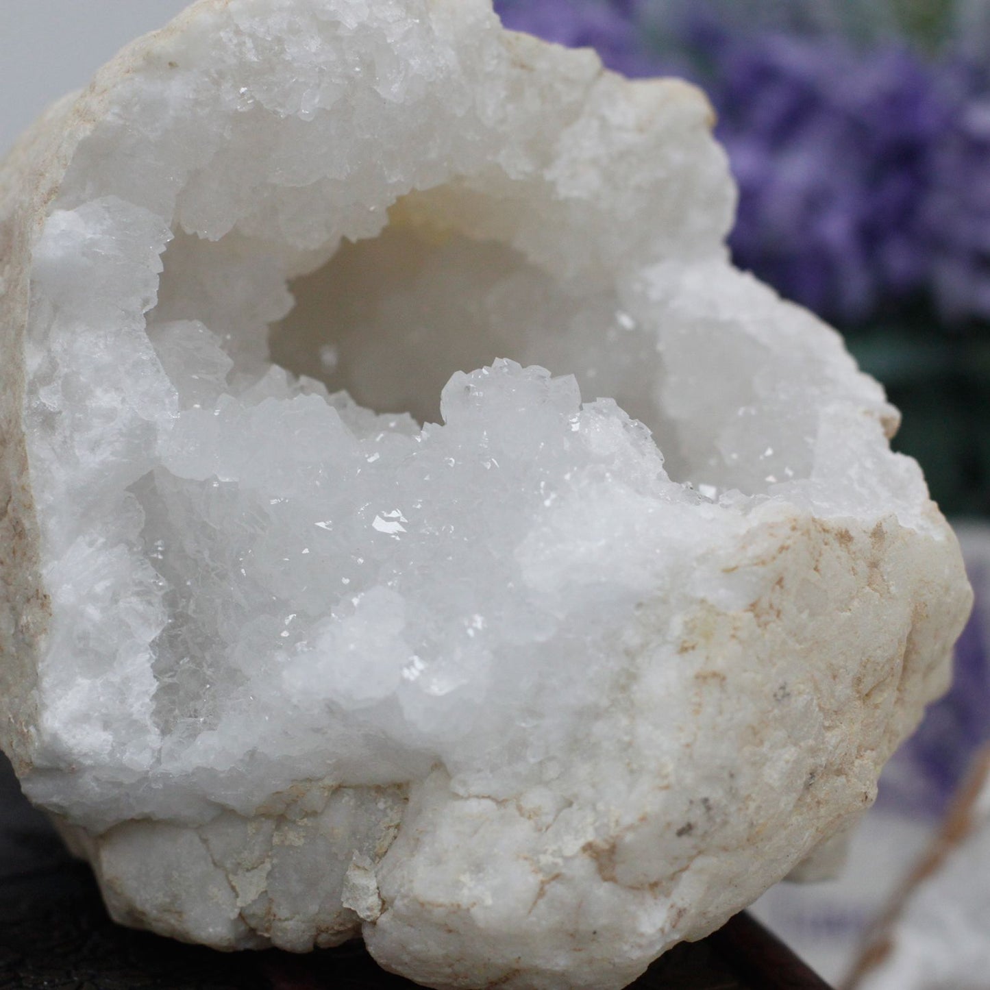 Géode Naturelle ouverte 8cm – Forme Brute & Reliefs Minéraux